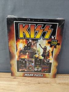 lot 100 image: KISS Over 500 Piece Jigsaw Puzzle