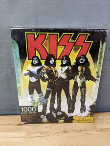 lot 69 image: New KISS 1000 Piece Love Gun Jigsaw Puzzle by Aquarius