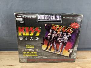 lot 34 image: KISS Destroyer Dimensionalized Collectible Sculpture