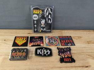 lot 195 image: KISS 8 GB USB Flash Drive, Foam Topper, Belt Buckle and 5 Magnets