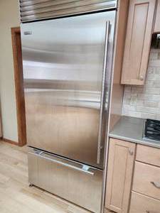lot 1 image: Sub-Zero Household Refrigerator Freezer Stainless Steel Finish BI-36USTH