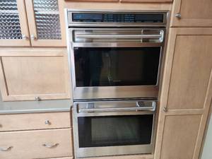 lot 2 image: Wolf Household Double Oven