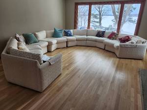 lot 12 image: Octagon-Shaped Sectional Couch 6-piece