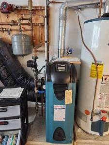 lot 32 image: Burham ES2 Natural Gas Gas-Fired Boiler System ES23NI-G