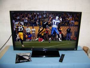 lot 102 image: Sony KDL-46XBR9 Full HD 1080p Bravia LCD Television with 240Hz Refresh  TV with Remote Control HDMI Cable and Table Stand
