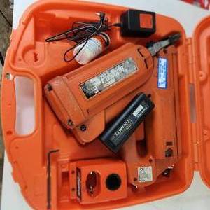 Paslode 30 Degree Cordless Framing Nailer Great Condition Tested Works Includes Battery Charger And Hard Case