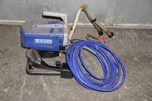 lot 2 image: Graco Magnum Airless Paint Sprayer