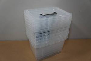 lot 22 image: 6 Clear Plastic Storage Bins with Lids
