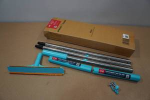 lot 46 image: Uproot Clean Carpet Hair Remover