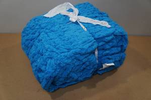 lot 51 image: Luxury Chenille Chunk Knit Blanket 51x63