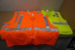 lot 92 image: 3 Hi-Vis Vests 3XL