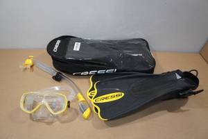 lot 137 image: Cressi Adult Palau Fin Snorkel Set -Fin Size LXL