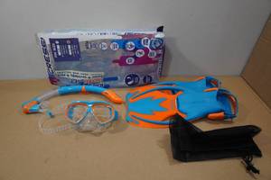 lot 139 image: Cressi Kids Snorkel Set -Fin Size LXL