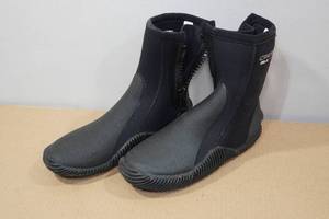 lot 148 image: Cressi Isla 5mm Neoprene Adult Anti-Slip Sole Boots -Size 6
