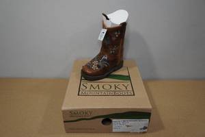 lot 175 image: Smoky Mountain Boots -Toddler Size 5