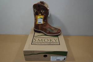 lot 179 image: Smoky Mountain Boots -Kid Size 1.5