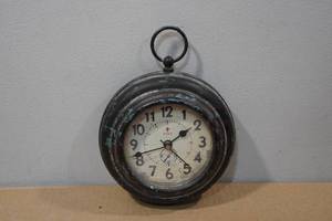 lot 198 image: Vintage Style Clock