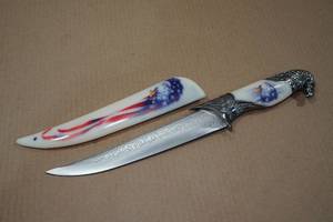 lot 218 image: American Flag Eagle Themed Hunting Knife
