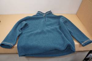 lot 233 image: Cabelas Pull-Over Sweater -2XL