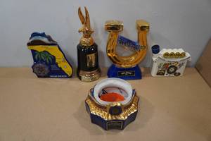 lot 266 image: 5 Vintage Decanters
