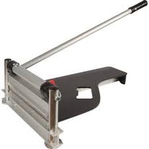ROBERTS 13 in. Multi-Floor Cutter with 0 to 45 Degree Miter Guide and 28-12 in. Handle Customer Returns See Pictures