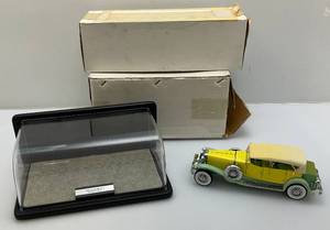 Franklin Mint Die Cast  (1930 Duesenberg  J) Precision Model In Original Box With Display Case