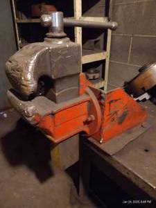 Massive Bench Vise