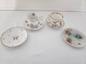 lot 26 image: Vintage China Teacup and Saucer Set