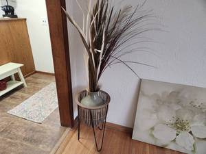 lot 31 image: Decorative Vase with Metal Stand