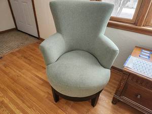 lot 3 image: Stylish Sage Green Armchair