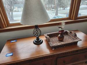 lot 35 image: Decor Table Lamp and Woven Tray