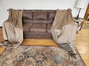 lot 40 image: Elegant Beige Curtains with Rod