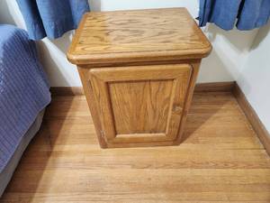 lot 49 image: Solid Oak Wood Side Table