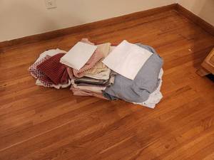 lot 54 image: Assorted Bedding