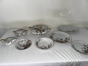 lot 70 image: Vintage Porcelain Dinnerware Set