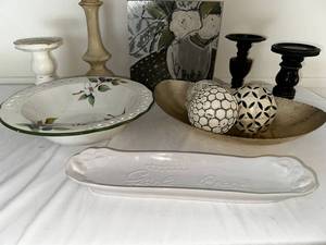 lot 90 image: Elegant Decorative Serveware Set