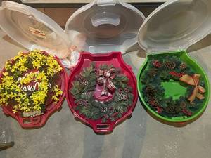 lot 124 image: Set of 3 Holiday Wreaths in Storage