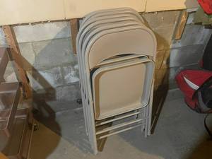 lot 127 image: Set of 6 Beige Metal Folding Chairs