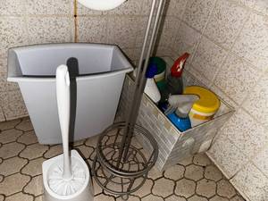 lot 151 image: Bathroom Cleaning Supply Set