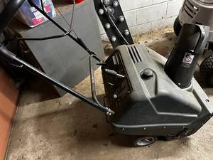 lot 175 image: Electric Start Snow Blower