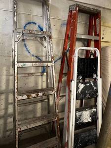 lot 186 image: Set of 3 Utility Ladders