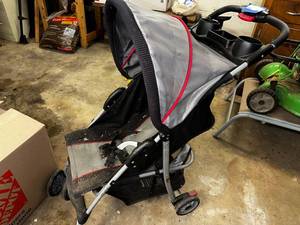 lot 191 image: Compact Baby Stroller - Used