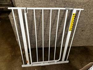 lot 192 image: Regalo Baby Safety Gate