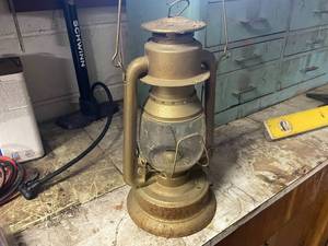 lot 198 image: Vintage Metal Kerosene Lantern