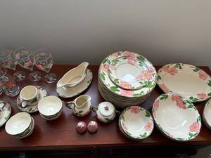 lot 2 image: Vintage Floral Dinnerware & Glassware Set