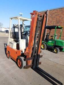 lot 10 image: Datsun 3000lb LP Forklift