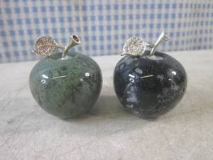 (CNTR) 2 Polished Moss Agate Apples...