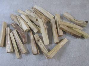(CNTR) 24 Palo Santo Sticks Humo Sa...
