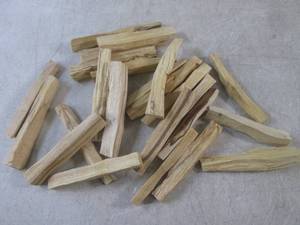 (CNTR) 24 Palo Santo Sticks Humo Sa...