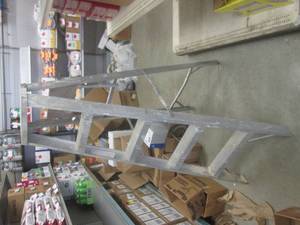 (EW7) 5 Ft Aluminum Step Ladder...